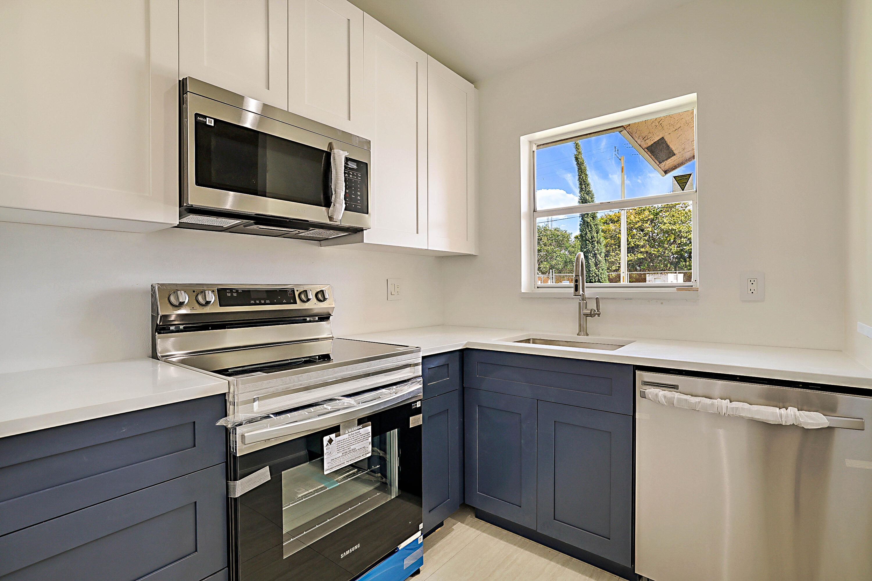 320 Northeast 42nd Street Boca Raton, FL 33431 - Photo 11 of 38 300 NE 42nd St -11