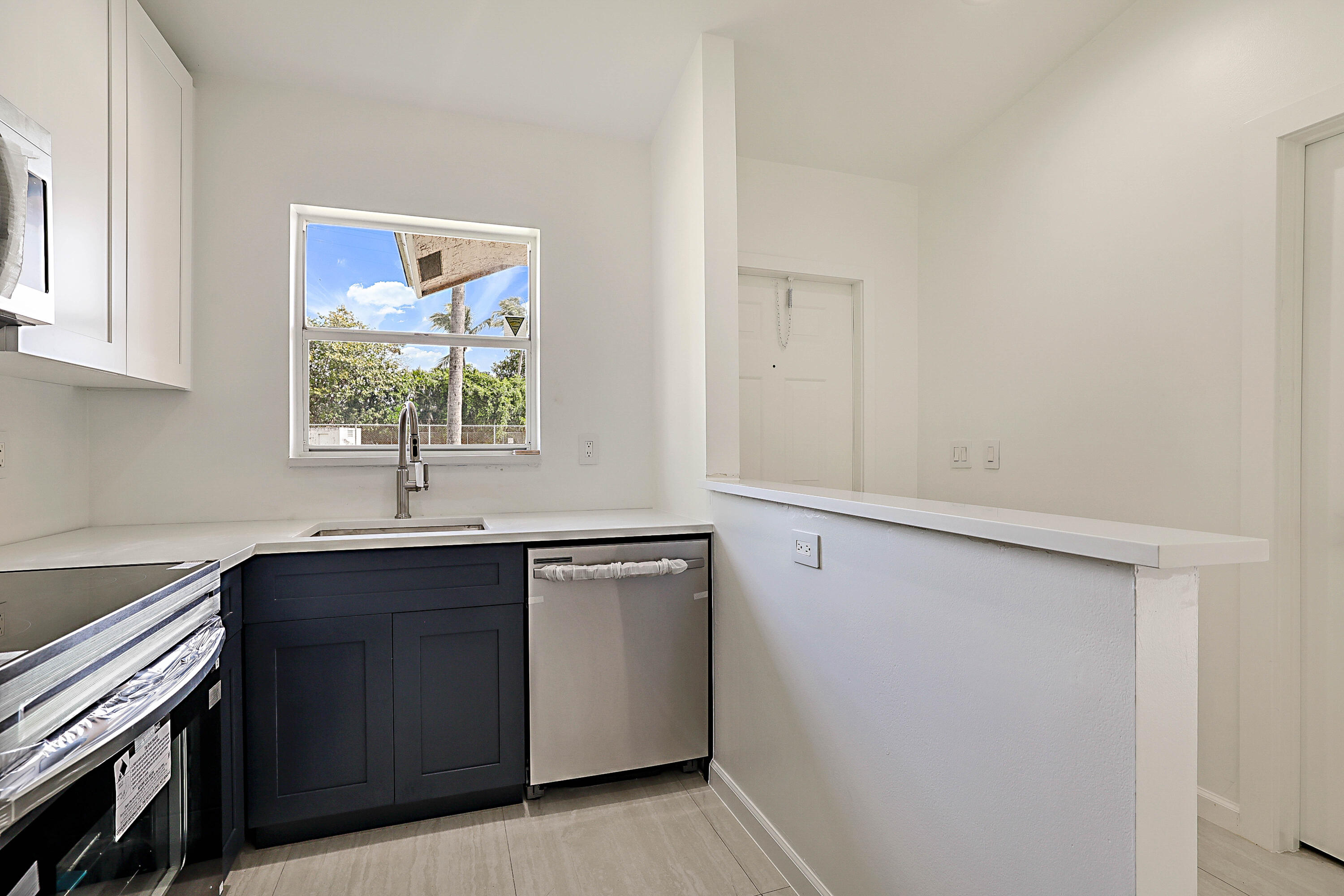 320 Northeast 42nd Street Boca Raton, FL 33431 - Photo 12 of 38 300 NE 42nd St -12
