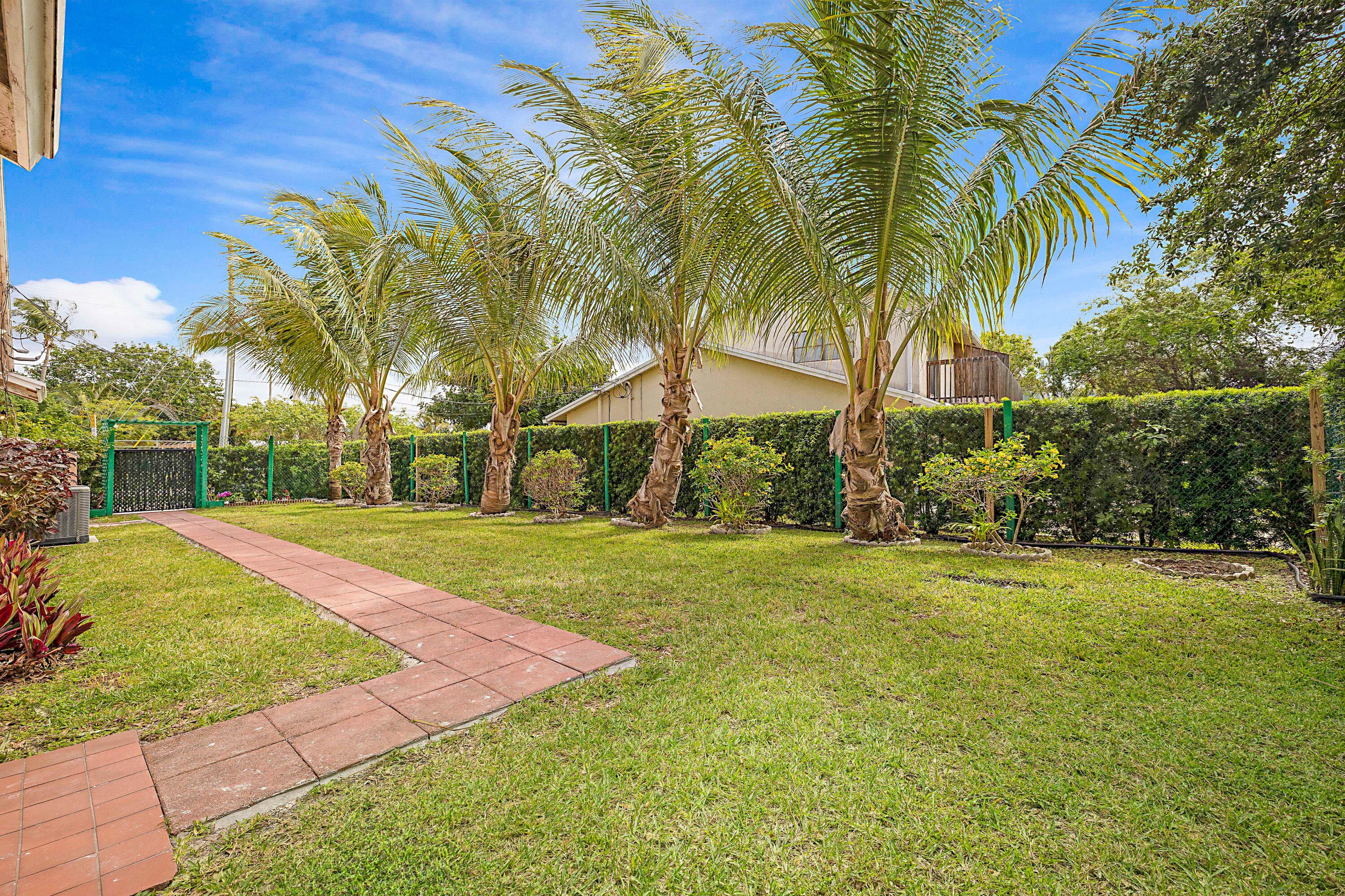 320 Northeast 42nd Street Boca Raton, FL 33431 - Photo 33 of 38 300 NE 42nd St -34