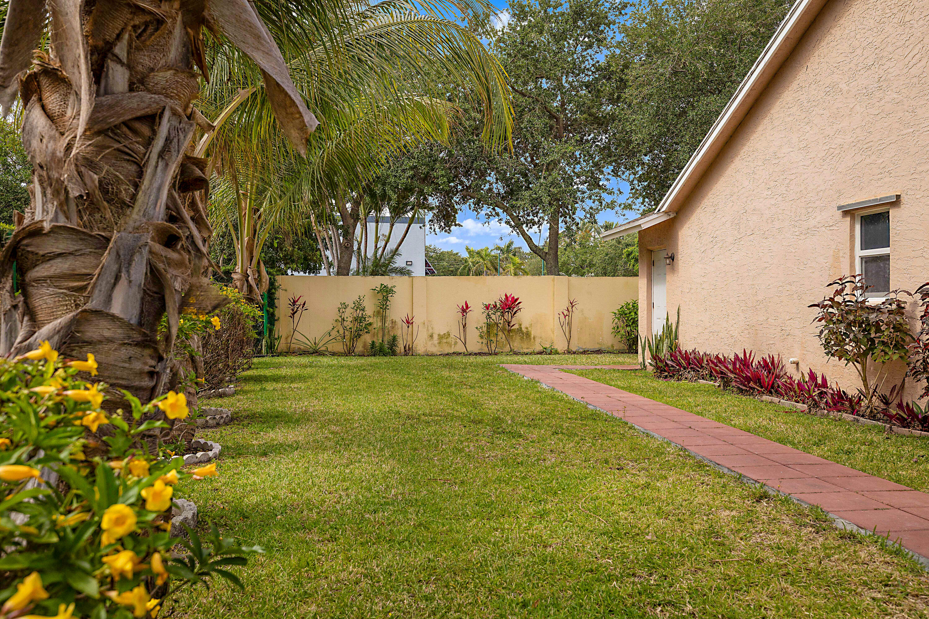 320 Northeast 42nd Street Boca Raton, FL 33431 - Photo 35 of 38 300 NE 42nd St -37