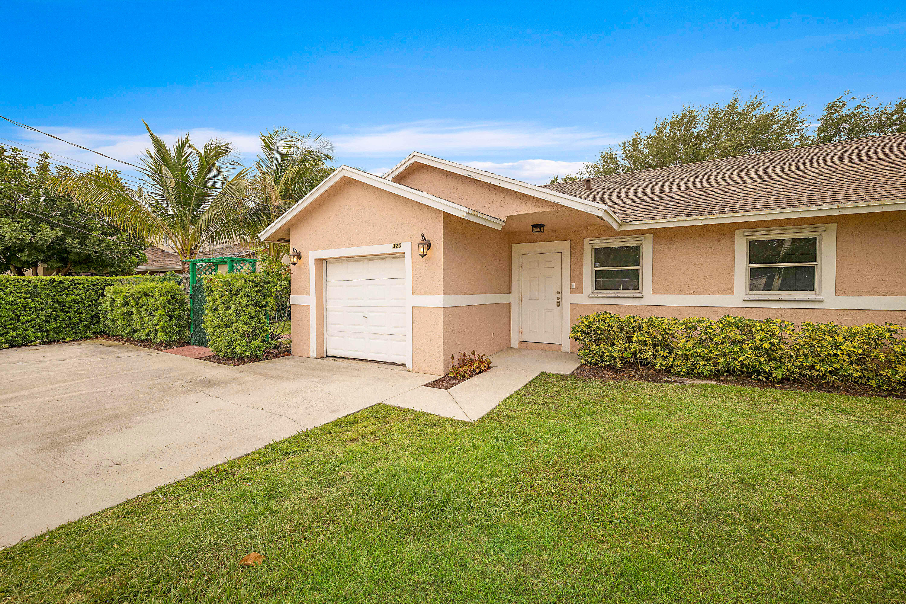 320 Northeast 42nd Street Boca Raton, FL 33431 - Photo 37 of 38 300 NE 42nd St -40