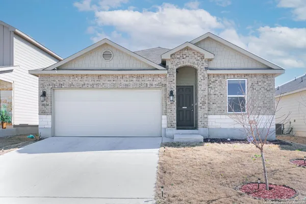 $1,800 | 4614 Heathers Cross, St. Hedwig, TX 78152