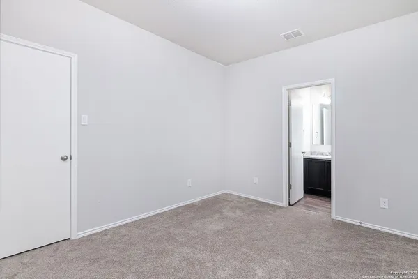 $1,800 | 4614 Heathers Cross, St. Hedwig, TX 78152