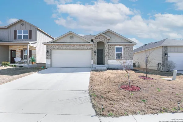 $1,800 | 4614 Heathers Cross, St. Hedwig, TX 78152