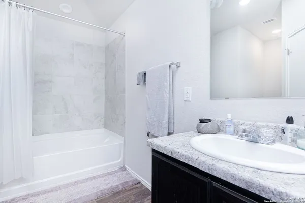 $1,800 | 4614 Heathers Cross, St. Hedwig, TX 78152