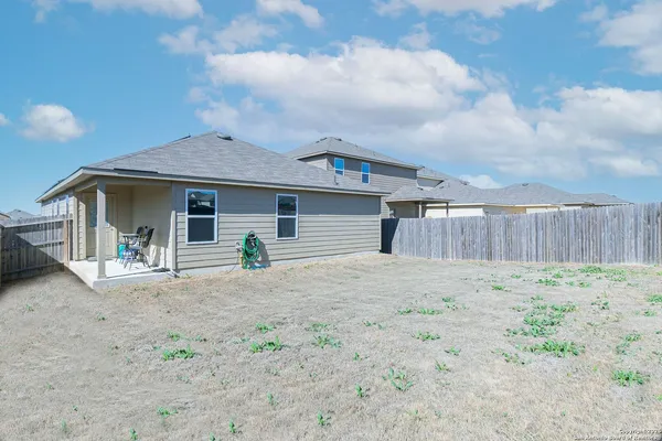 $1,800 | 4614 Heathers Cross, St. Hedwig, TX 78152
