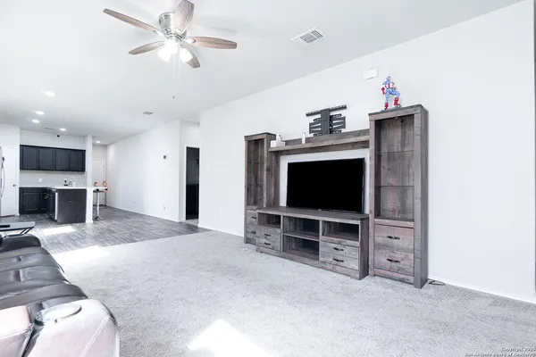 $1,800 | 4614 Heathers Cross, St. Hedwig, TX 78152