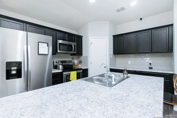 $1,800 | 4614 Heathers Cross, St. Hedwig, TX 78152