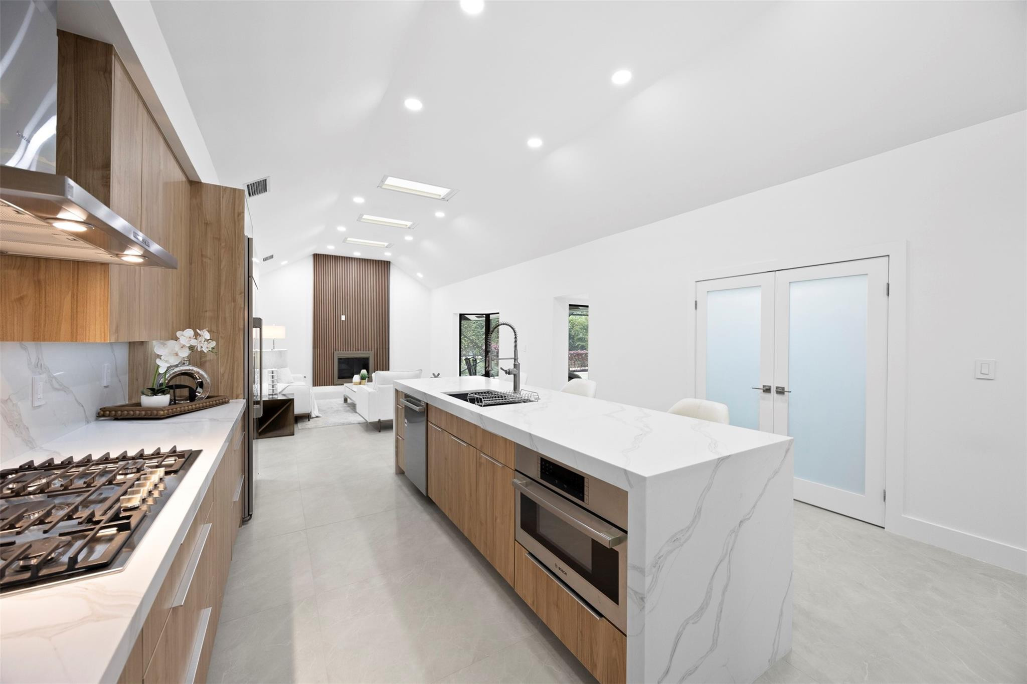 7571 Estrella Circle Boca Raton, FL 33433 - Photo 18 of 79 Natural Gas Chef's Kitchen
