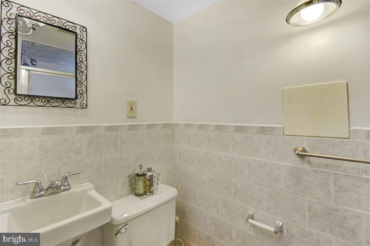 2008 Northbourne Road Baltimore, MD 21239 - Photo 30 of 37