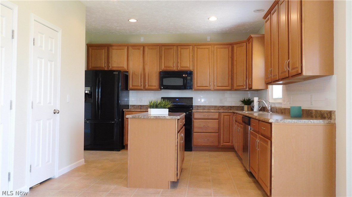 4497 Ridgestone Way Medina, OH 44256 - Photo 6 of 25 eat in kitchen - all appliances stay