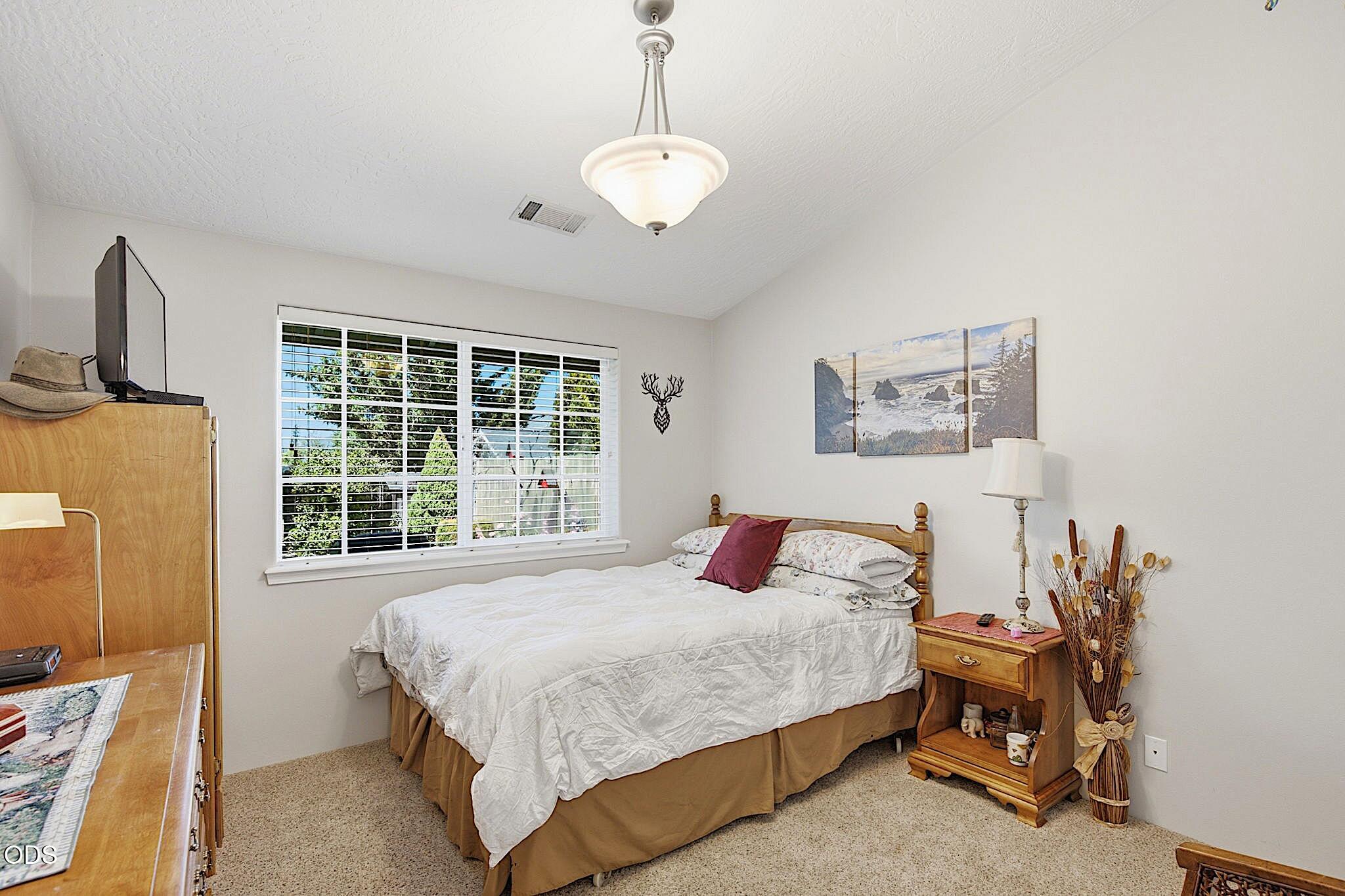 2714 Trinity Way Grants Pass, OR 97527 - Photo 27 of 37