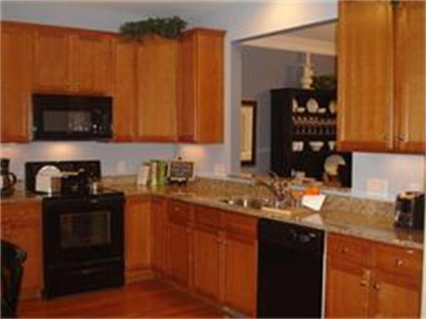 21 Kelly Way, Unit 15 Canton, MA 02021 - Photo 3 of 9 Gallery Image 3