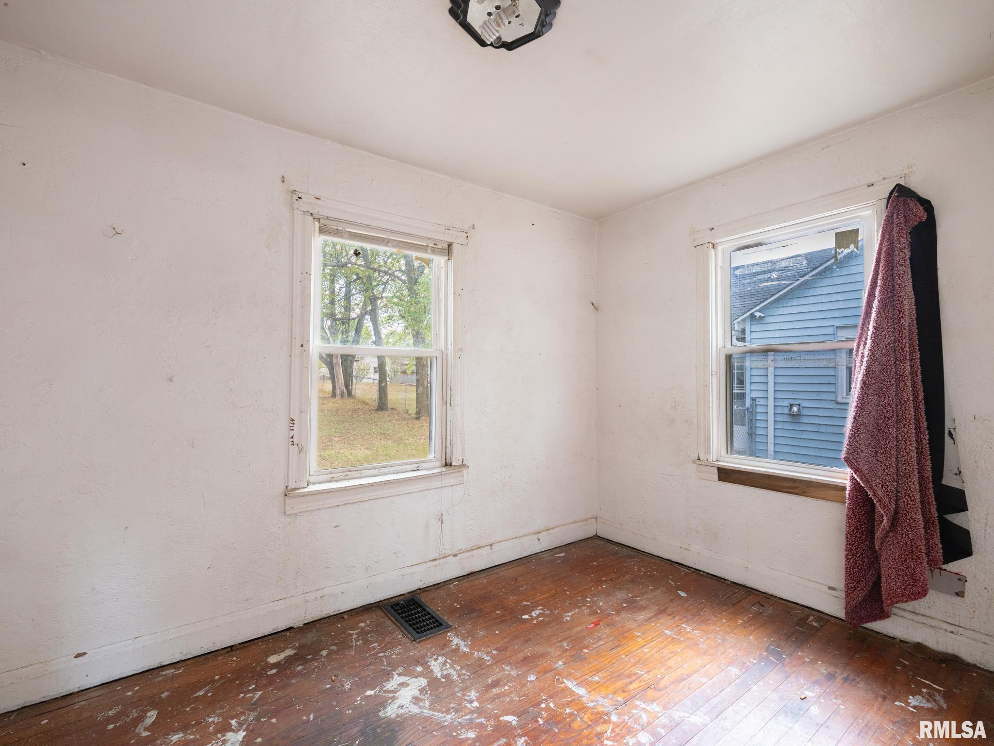 1424 Henry Street Pekin, IL 61554 - Photo 2 of 36