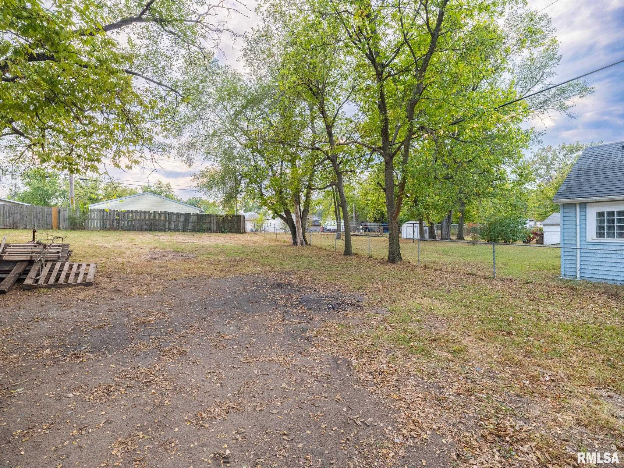 1424 Henry Street Pekin, IL 61554 - Photo 28 of 36