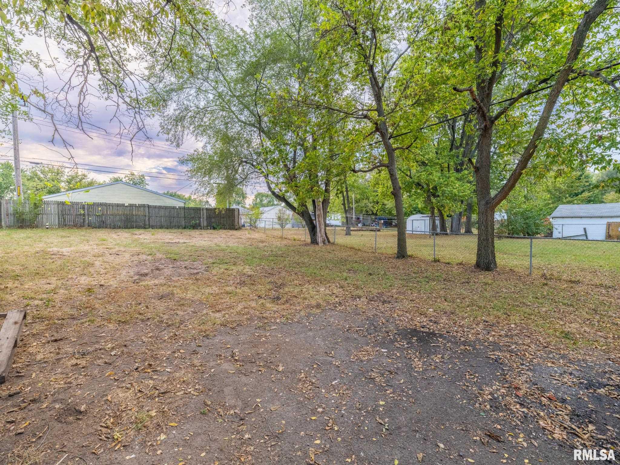 1424 Henry Street Pekin, IL 61554 - Photo 33 of 36