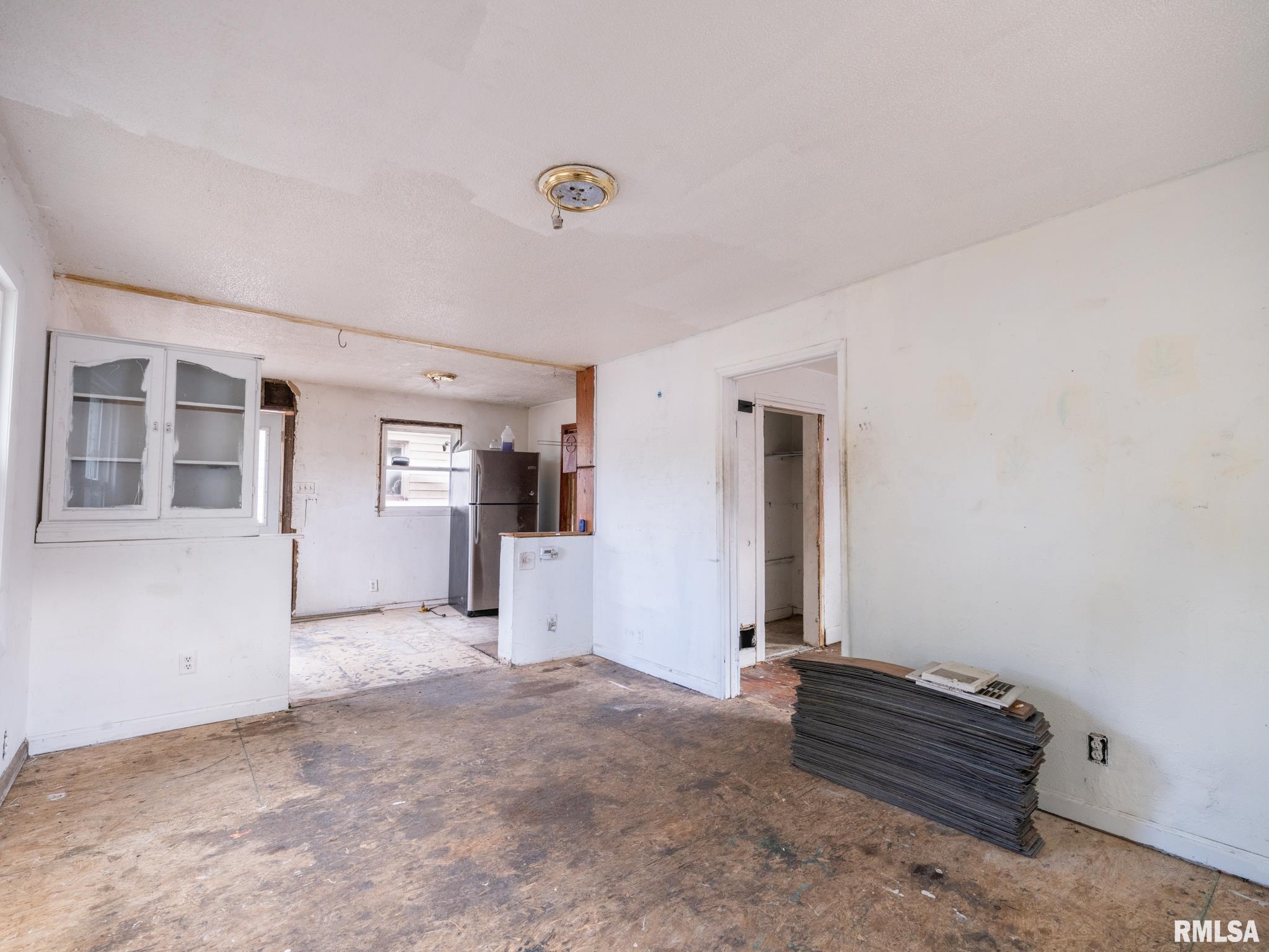 1424 Henry Street Pekin, IL 61554 - Photo 7 of 36