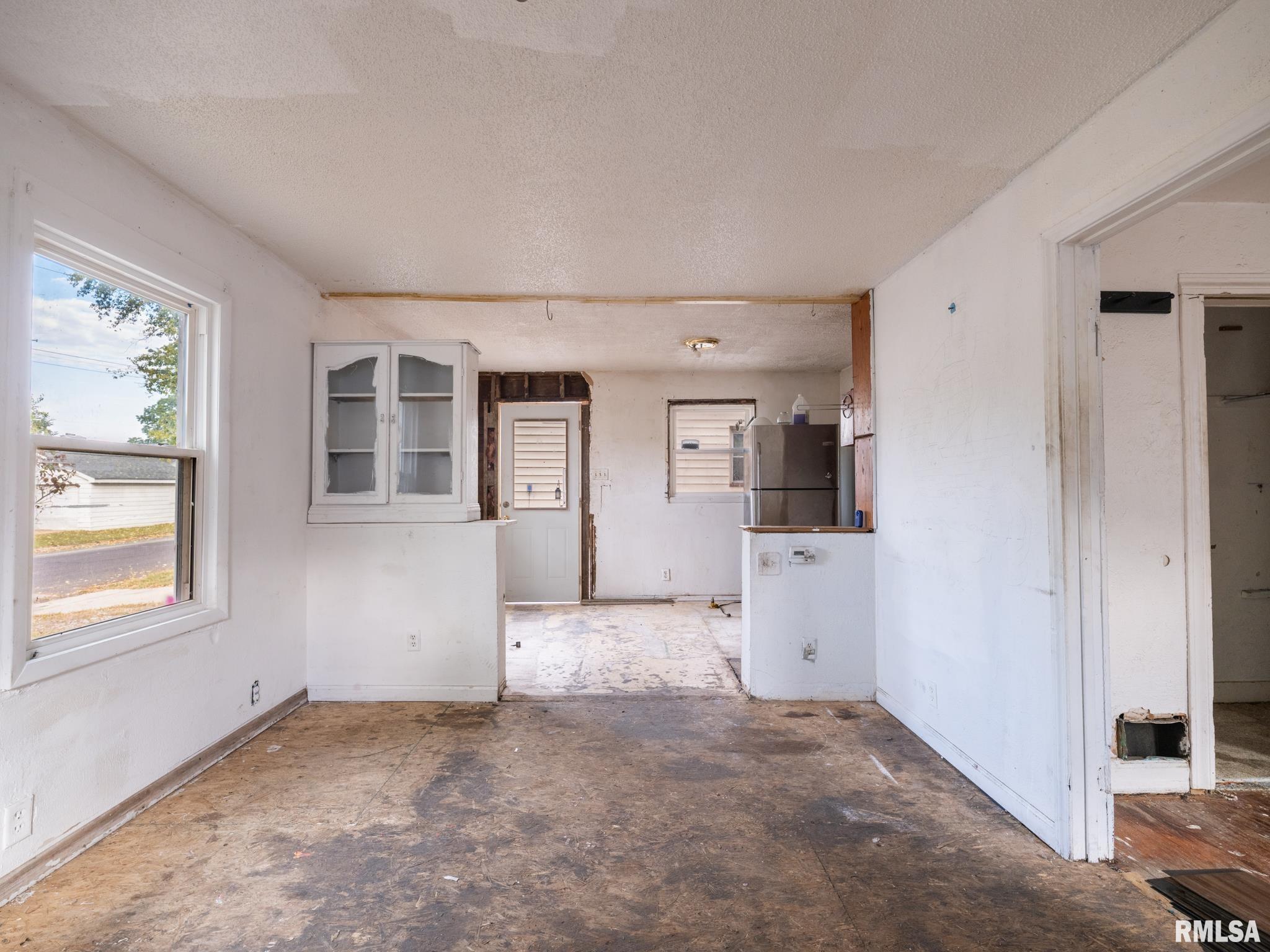 1424 Henry Street Pekin, IL 61554 - Photo 8 of 36