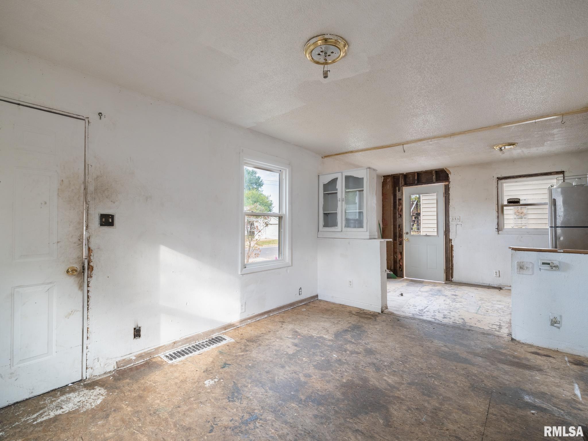 1424 Henry Street Pekin, IL 61554 - Photo 9 of 36