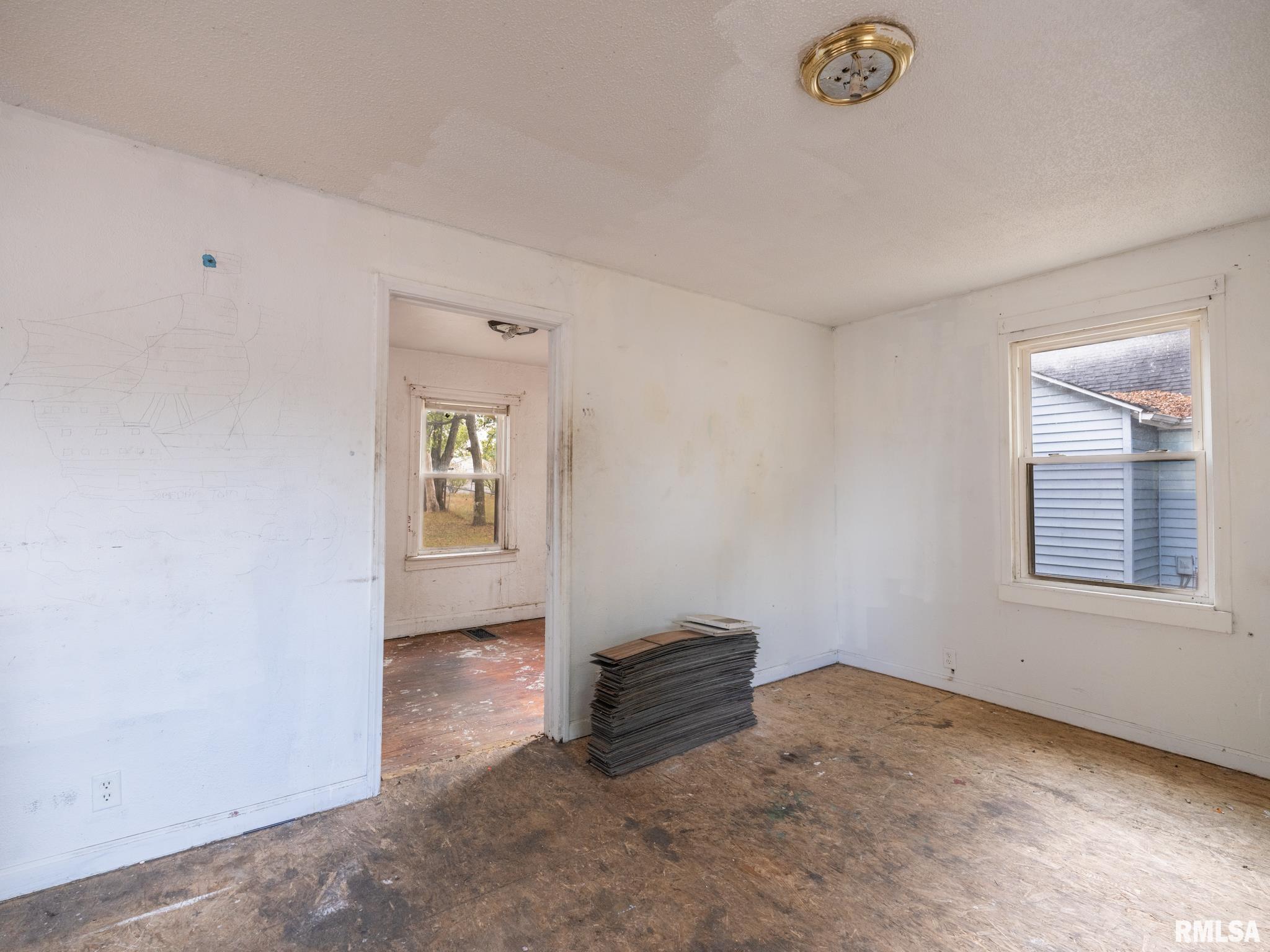 1424 Henry Street Pekin, IL 61554 - Photo 10 of 36