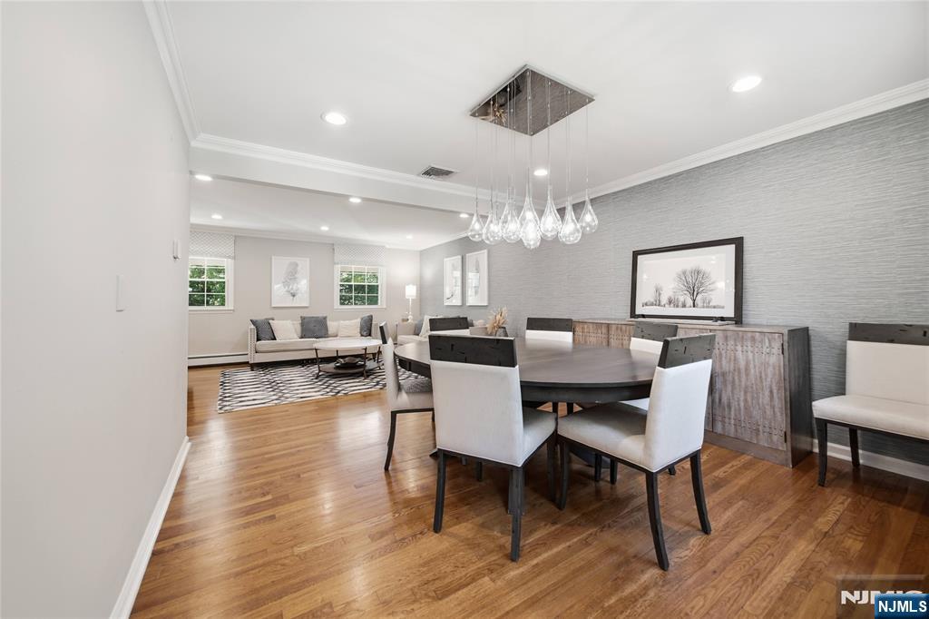 19 Robin Road Mahwah, NJ 07430 - Photo 9 of 43 Gallery Image 9