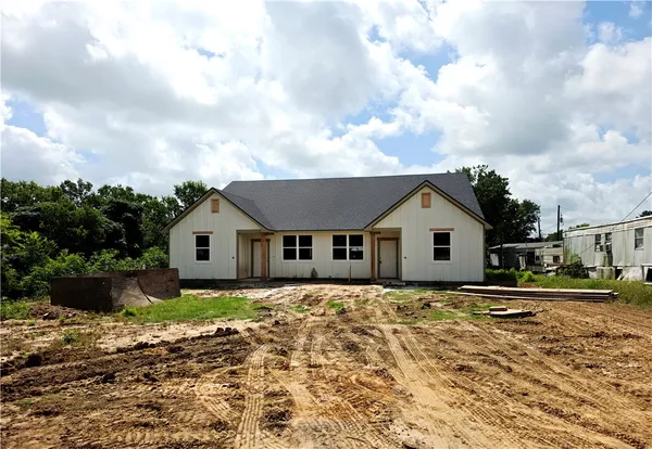$1,650 | 142 East Martin Luther King Drive, Caldwell, TX 77836