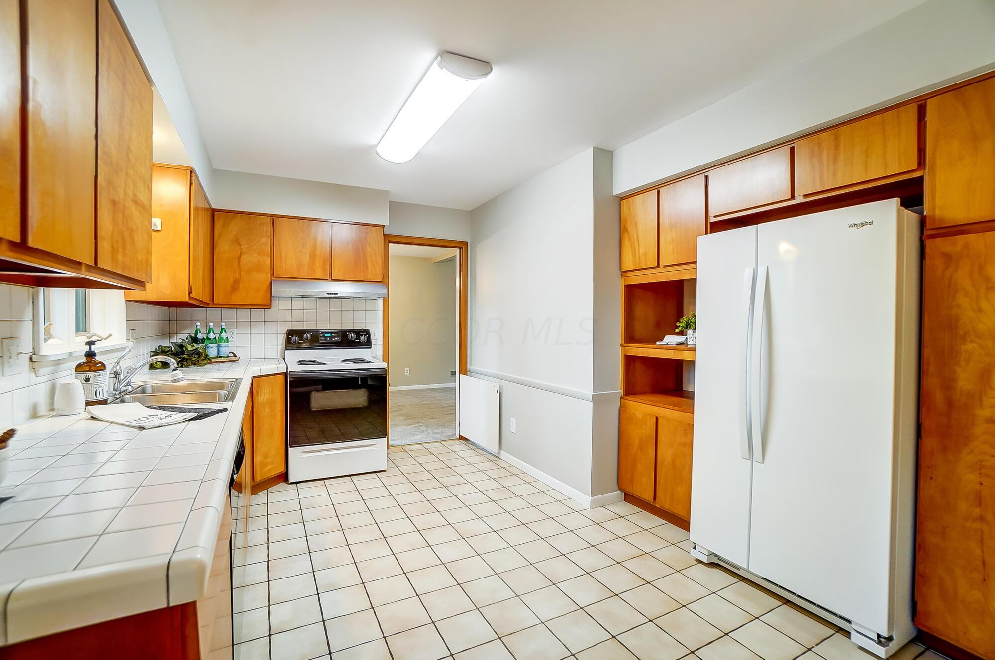 3088 Brandon Road Columbus, OH 43221 - Photo 12 of 63 Kitchen