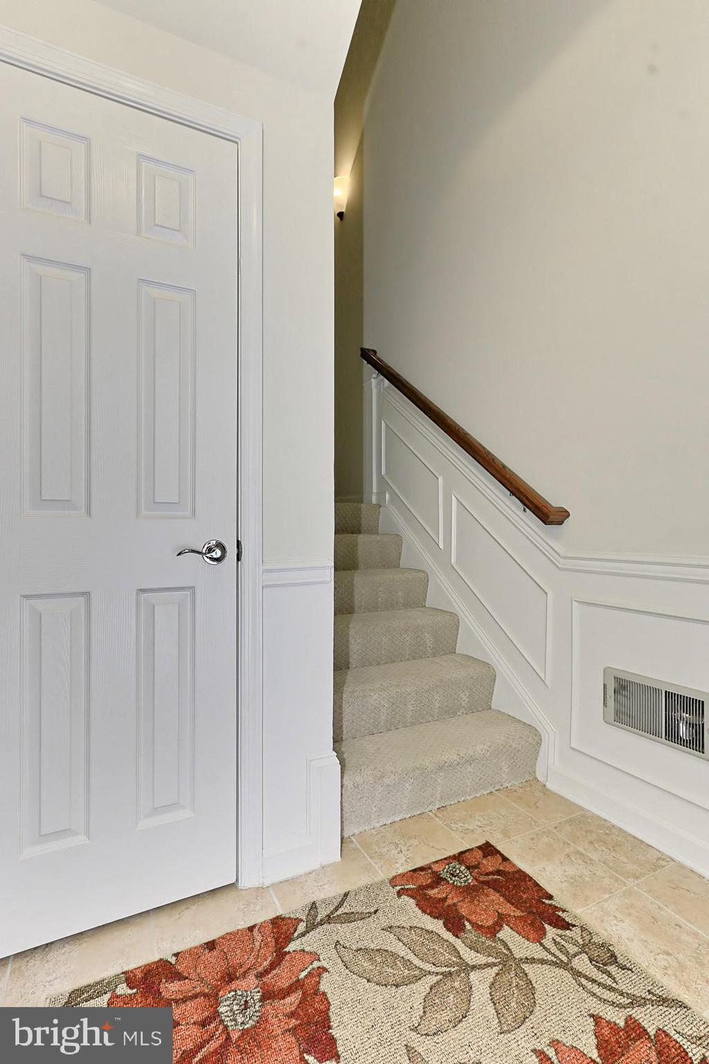 2976 Rittenhouse Circle, Unit 2 Fairfax, VA 22031 - Photo 6 of 42 Entry