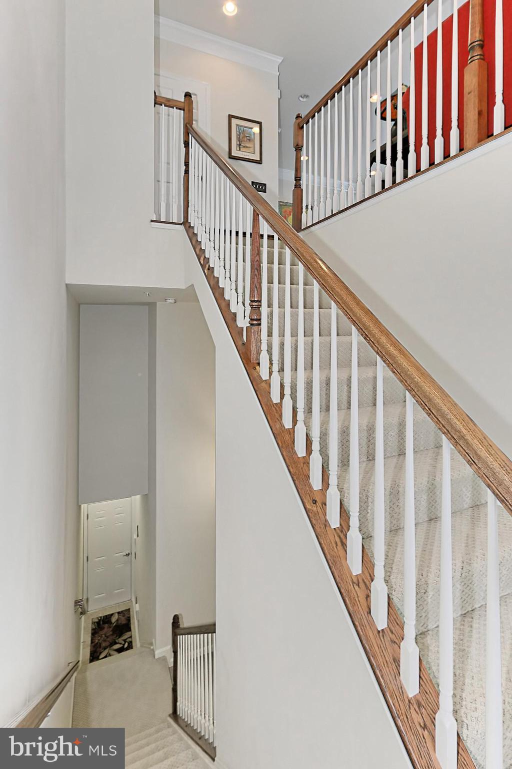 2976 Rittenhouse Circle, Unit 2 Fairfax, VA 22031 - Photo 7 of 42 Foyer