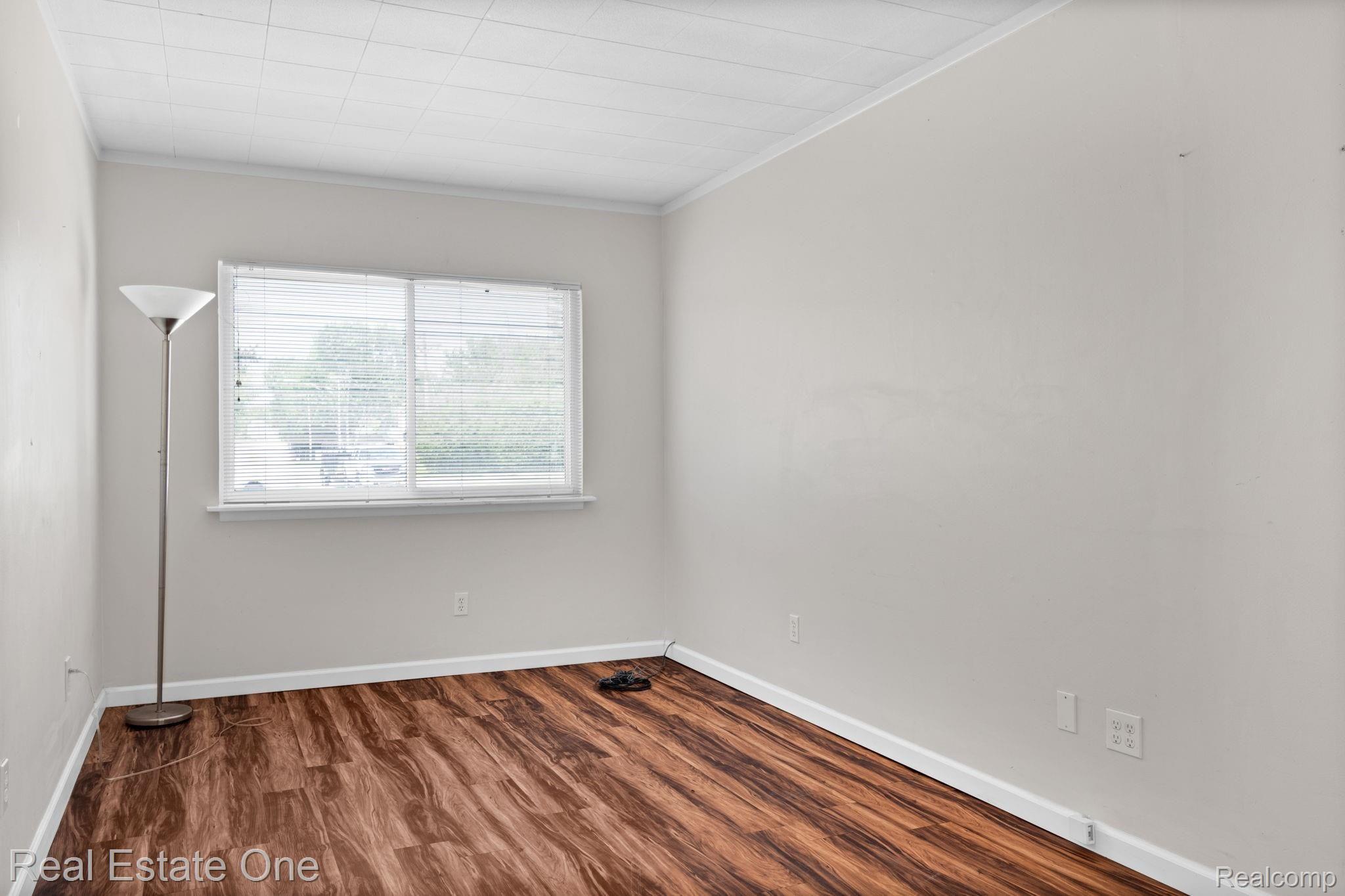 4044 Greenfield Road Berkley, MI 48072 - Photo 10 of 21 13-web-or-mls-4044-Greenfield-Rd-13.jpg