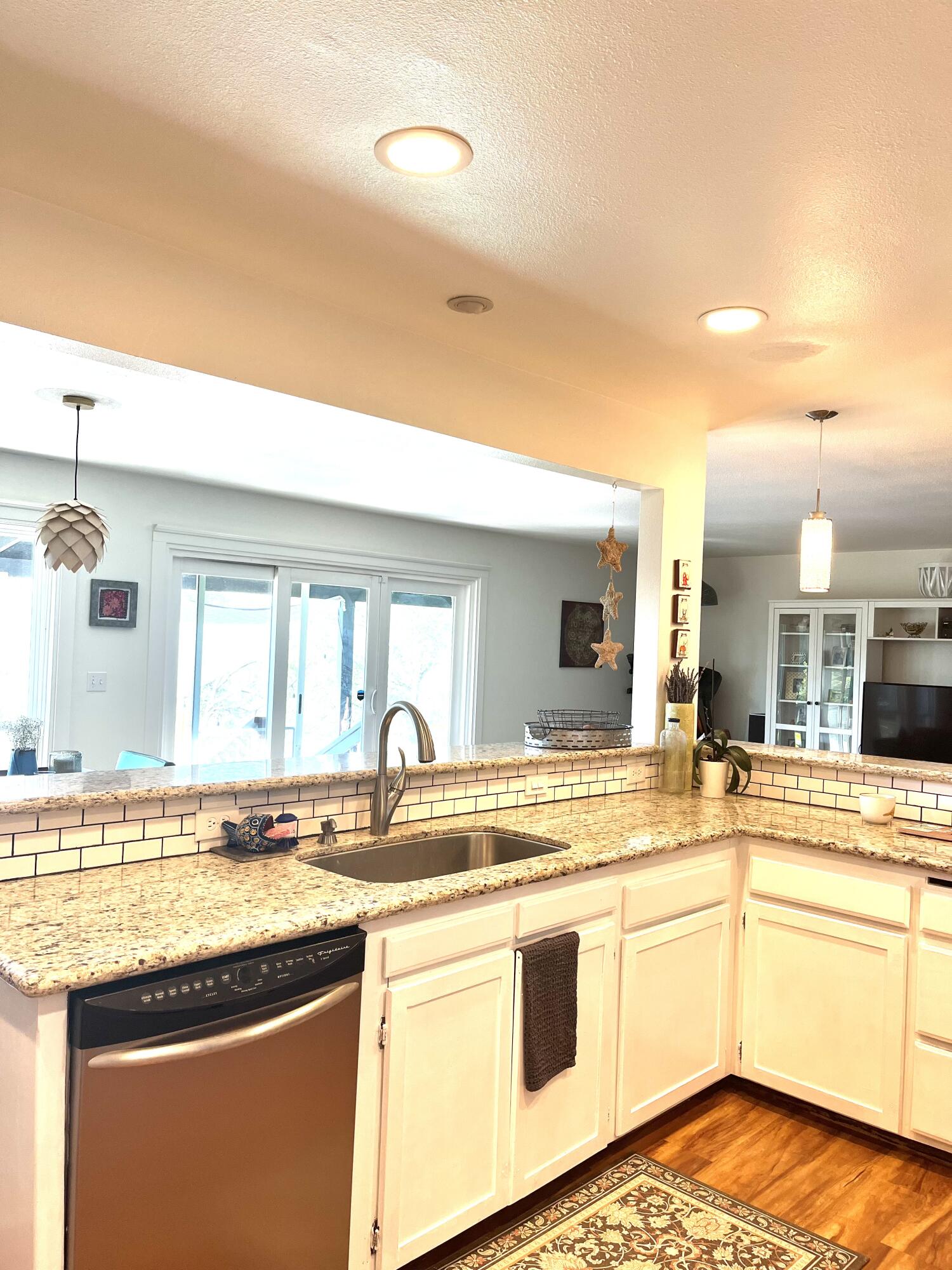 2855 Shasta Street Redding, CA 96001 - Photo 12 of 33 Kitchen