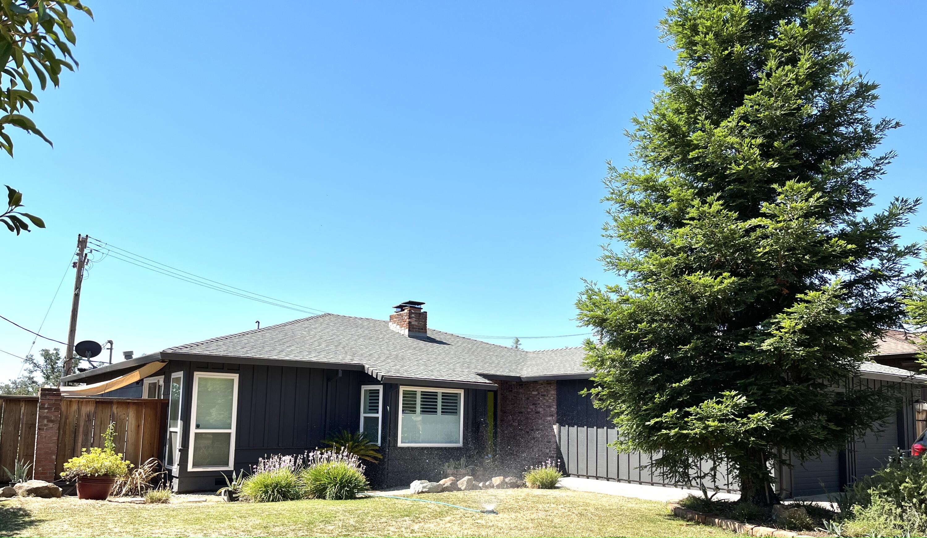 2855 Shasta Street Redding, CA 96001 - Photo 5 of 33 Front view