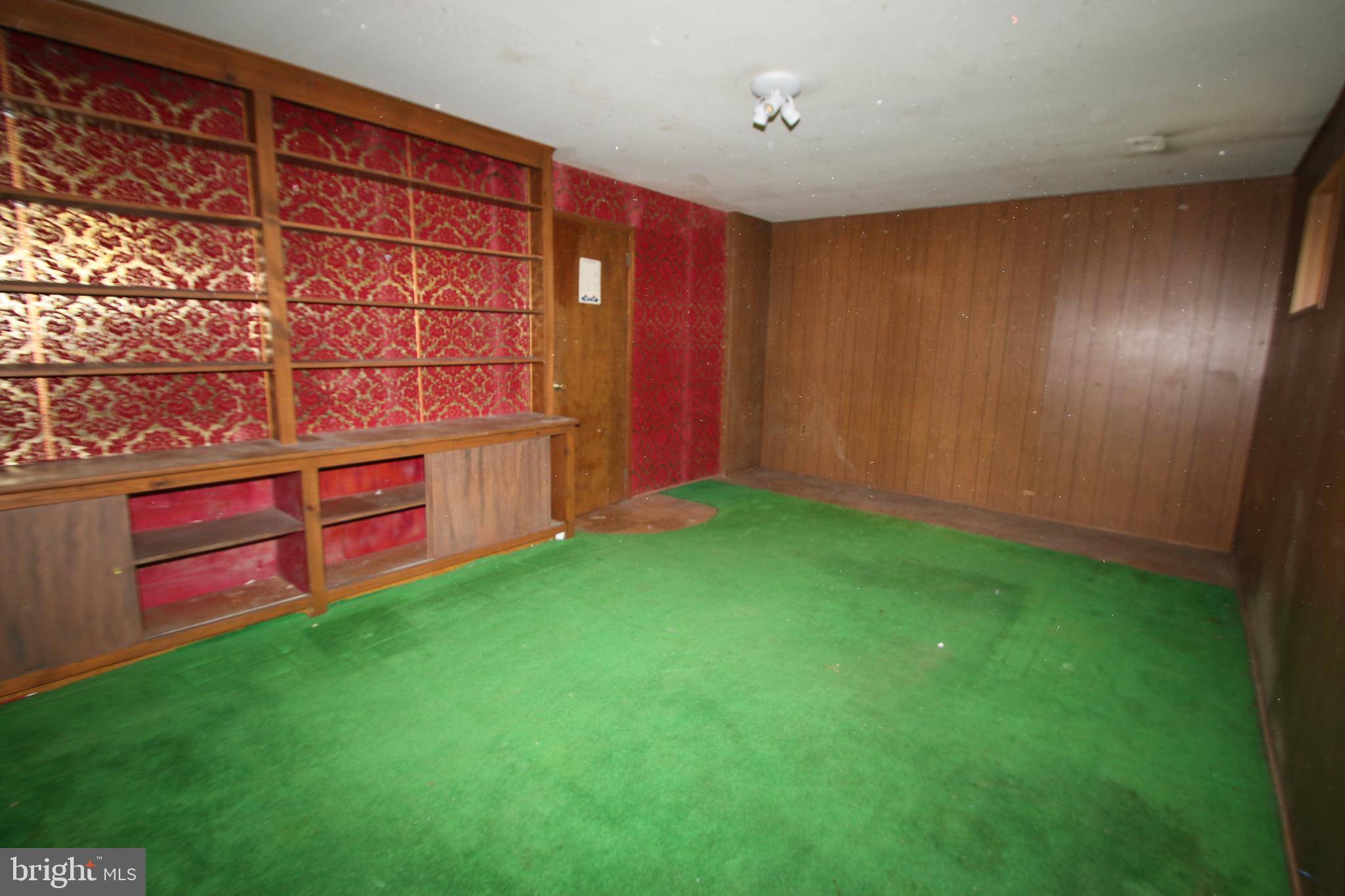 13111 Marigold Lane Silver Spring, MD 20906 - Photo 22 of 24 Large room - Potential for Legal Bedroom