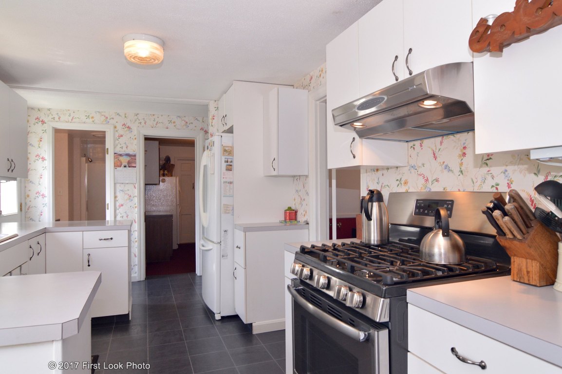 75 Sweetfern Road Warwick, RI 02888 - Photo 8 of 35 Gallery Image 8