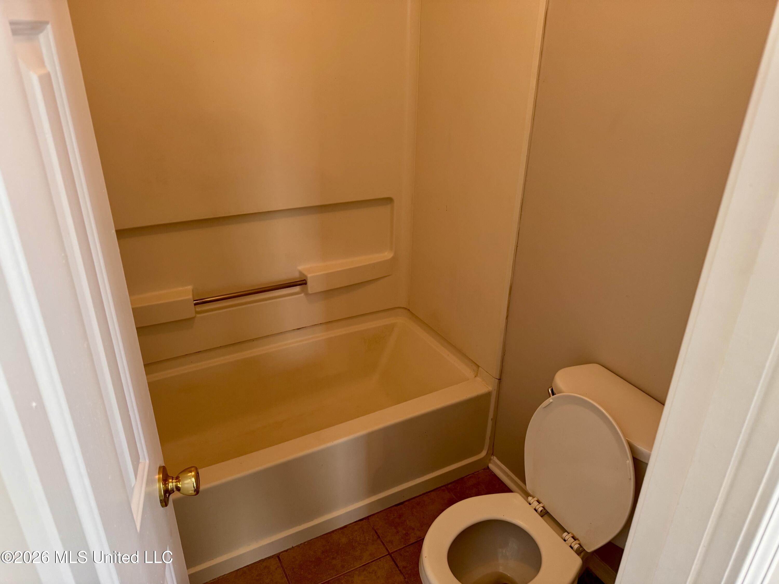 6440 Lynnfield Road Horn Lake, MS 38637 - Photo 13 of 15 Photo Mar 17 2026, 8 51 35 AM