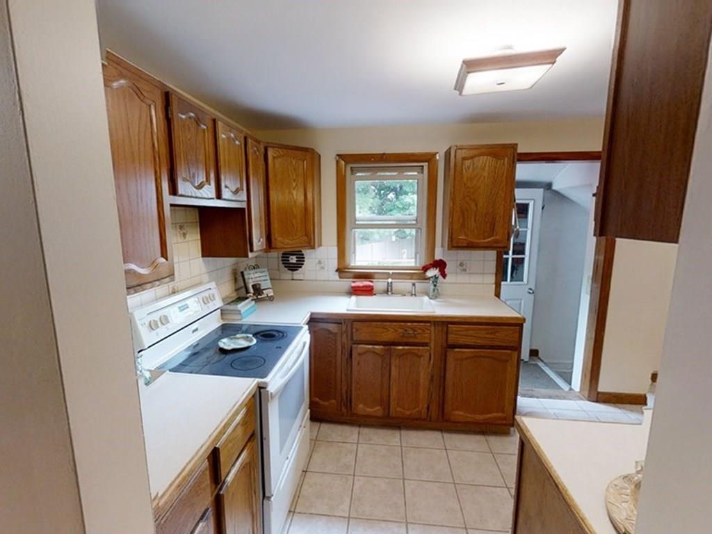 24 Foxhill Road Andover, MA 01810 - Photo 8 of 36 Gallery Image 8