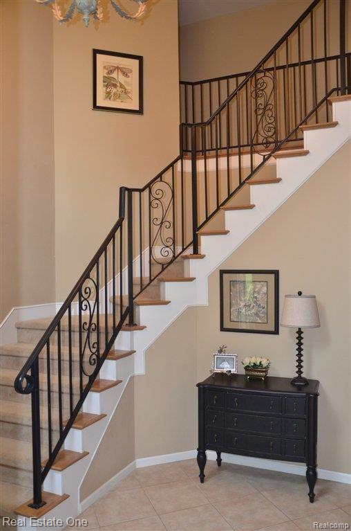 60630 Pennington Way Rochester, MI 48306 - Photo 3 of 29 Two Story Foyer
