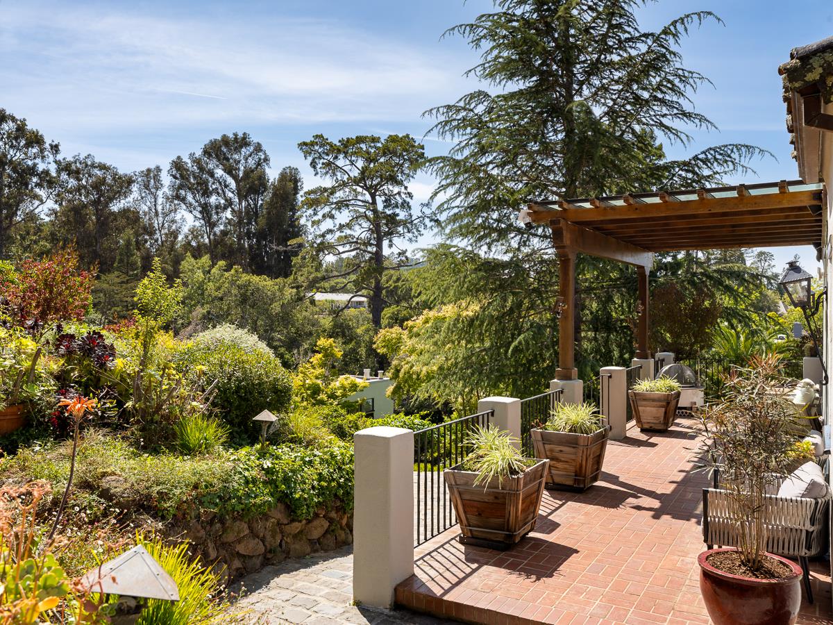 862 Chiltern Road Hillsborough, CA 94010 - Photo 14 of 58 Gallery Image 14