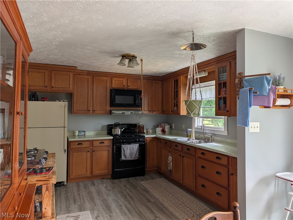 41401 Hanover Ridge Road Jewett, OH 43986 - Photo 9 of 28 Cherry stain cabinets and appliances