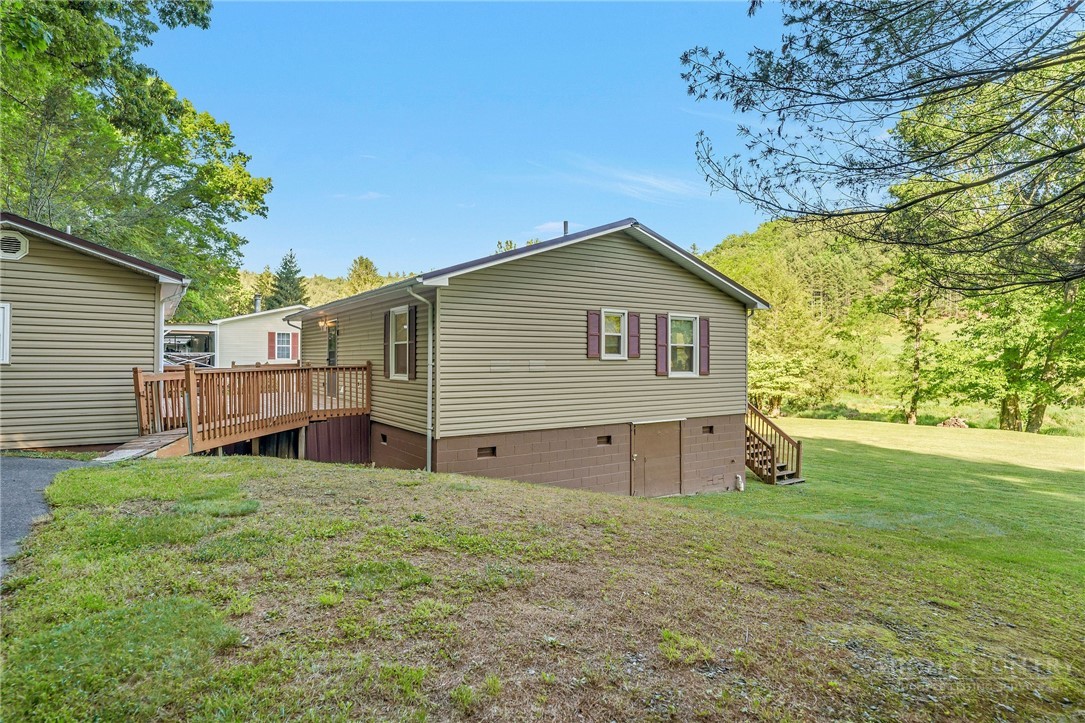 409 Ellis Road West Jefferson, NC 28694 - Photo 35 of 48