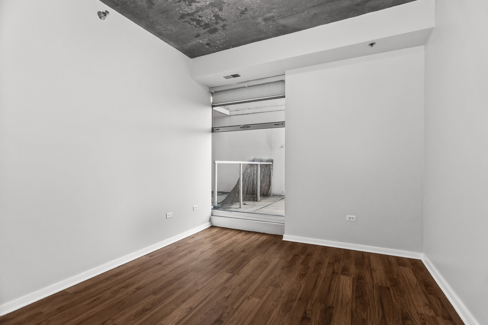 1620 South Michigan Avenue, Unit 324 Chicago, IL 60616 - Photo 13 of 23 wooden floor in an empty room
