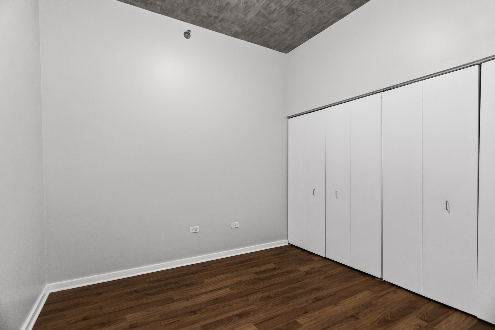 1620 South Michigan Avenue, Unit 324 Chicago, IL 60616 - Photo 17 of 23 a view of an empty room