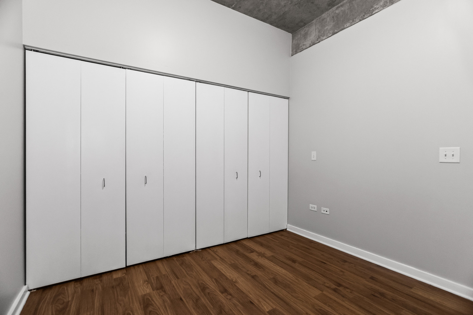 1620 South Michigan Avenue, Unit 324 Chicago, IL 60616 - Photo 19 of 23 a view of an empty room with wooden floor