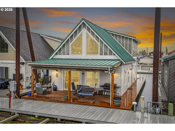 $399,000 | 19609 Northeast Marine Drive, Unit A5, Portland, OR 97230