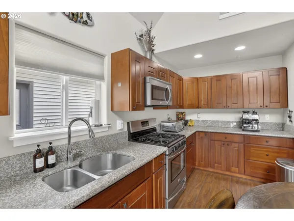 $399,000 | 19609 Northeast Marine Drive, Unit A5, Portland, OR 97230