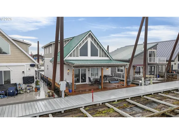 $399,000 | 19609 Northeast Marine Drive, Unit A5, Portland, OR 97230