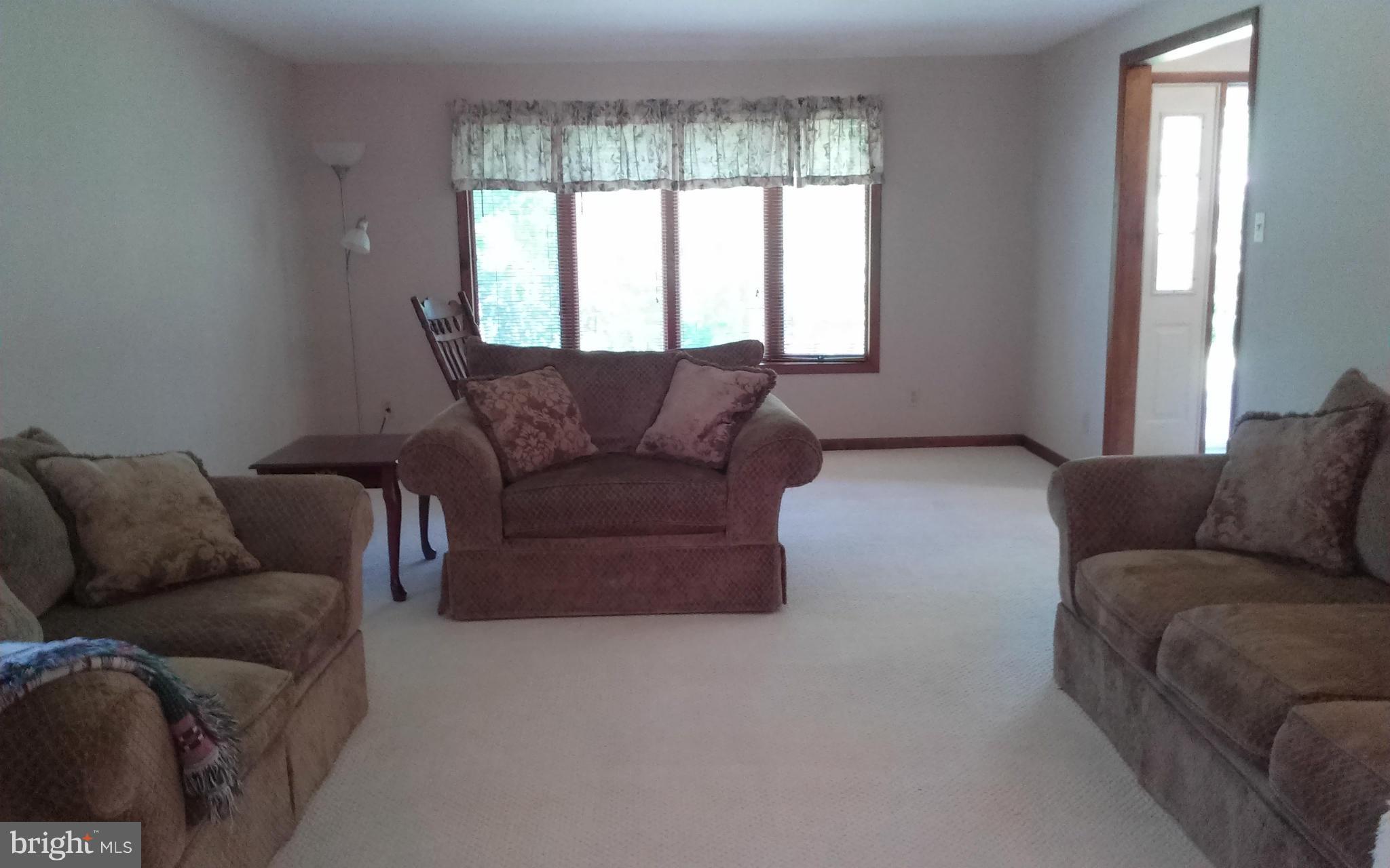 577 Whissens Ridge Road Winchester, VA 22602 - Photo 4 of 24 Living Room