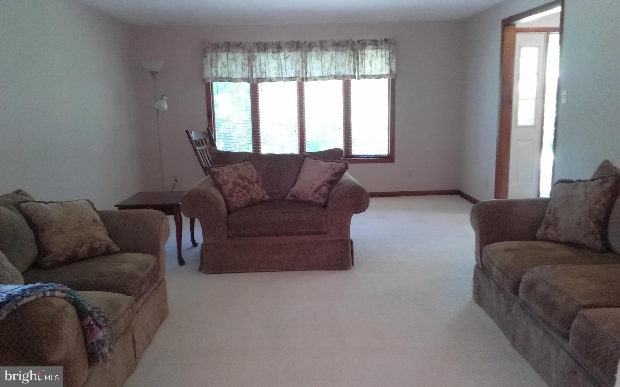 577 Whissens Ridge Road Winchester, VA 22602 - Photo 5 of 24 Living Room