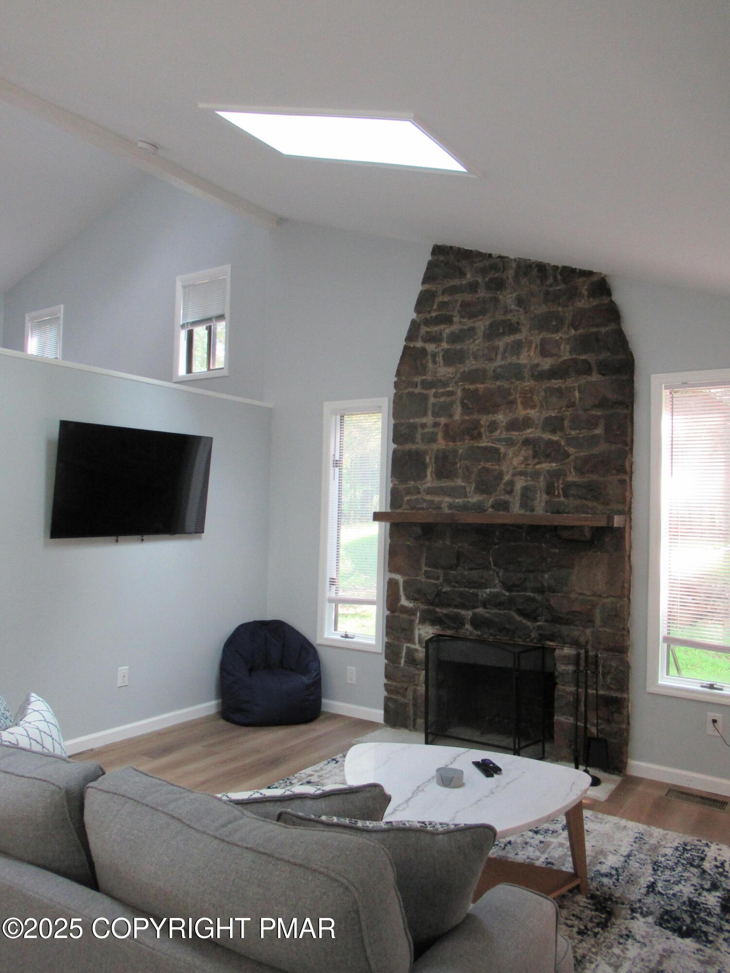 11 Maplewood Road Lake Harmony, PA 18624 - Photo 13 of 44 Living Room