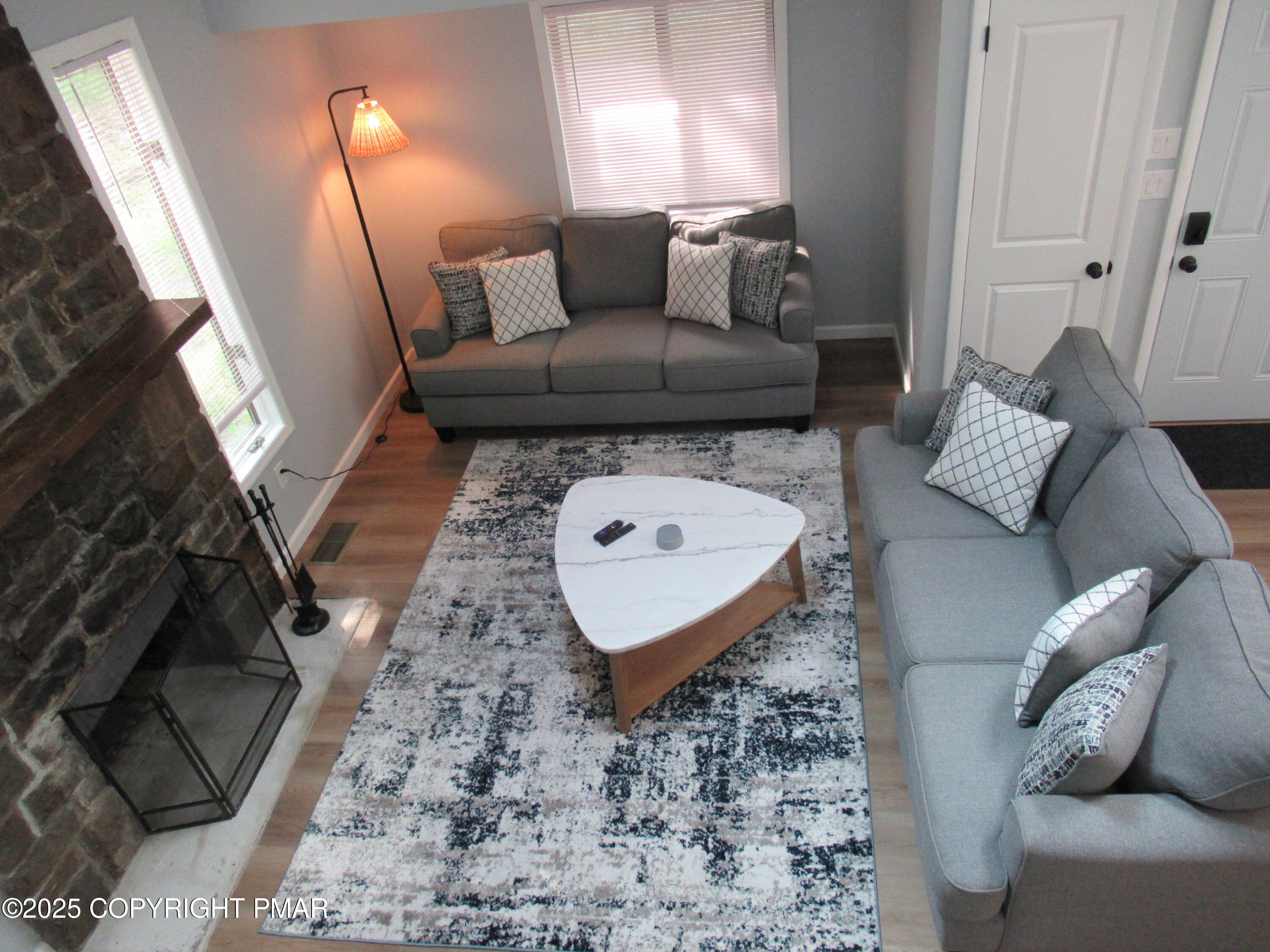 11 Maplewood Road Lake Harmony, PA 18624 - Photo 14 of 44 Living Room